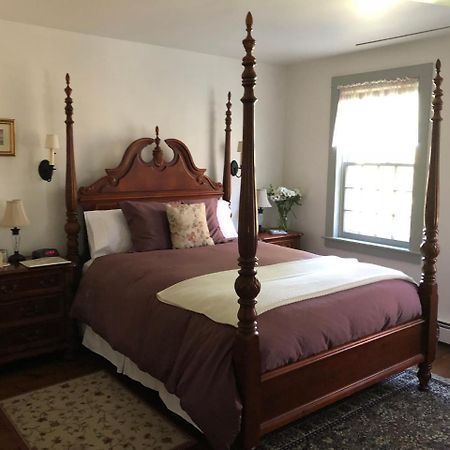 Riverwind Inn Bed And Breakfast Deep River Exterior foto